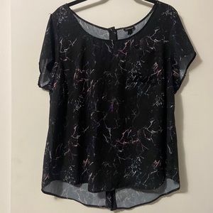 Torrid Black Blouse with Marbled Pattern - size 1